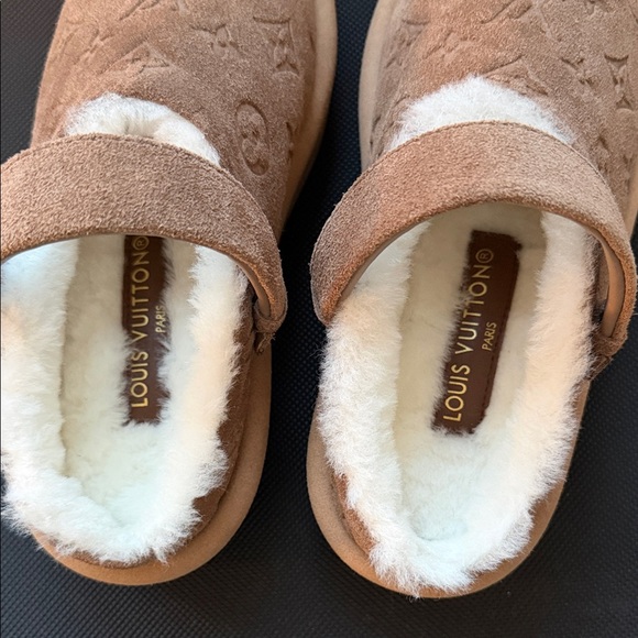 Louis Vuitton Tan Suede Monogram Slippers size 36 EUC - Picture 2 of 6